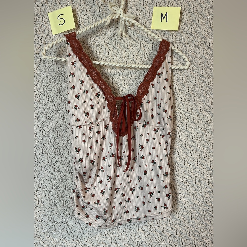 Floral Lace-Trimmed Sleeveless Top